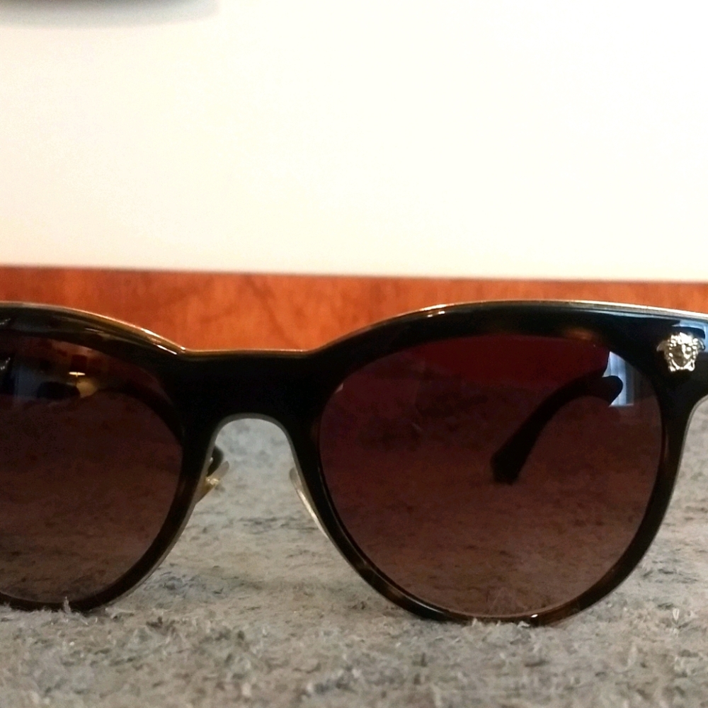 VERSACE VE2198 54 SUNGLASSES-LIGHTLY USED